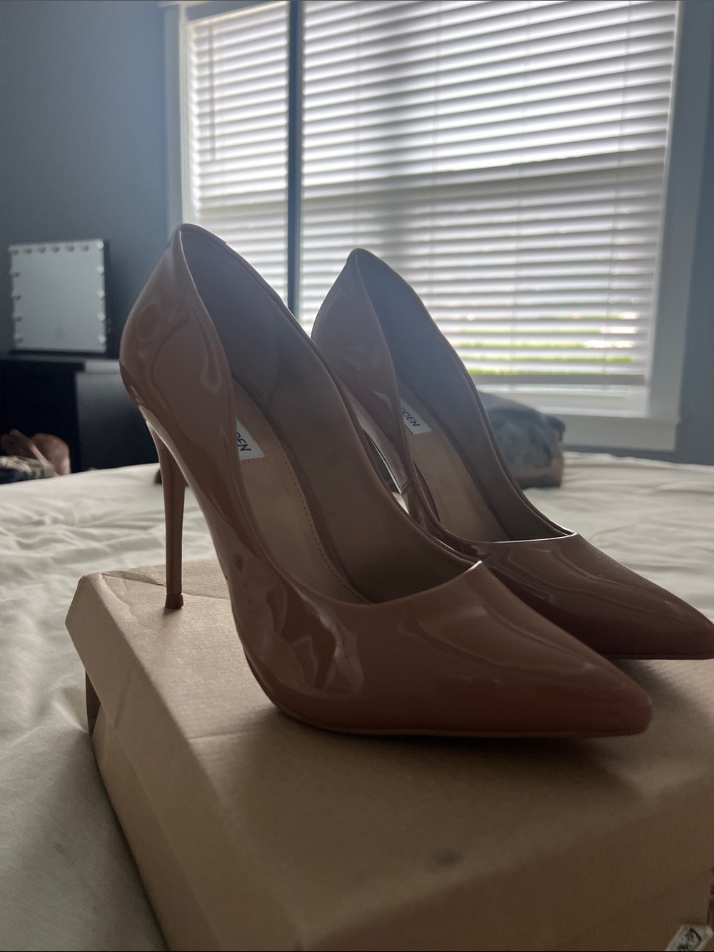 Steve Madden Heel Daisie Camel Pat - Picture 2 of 5